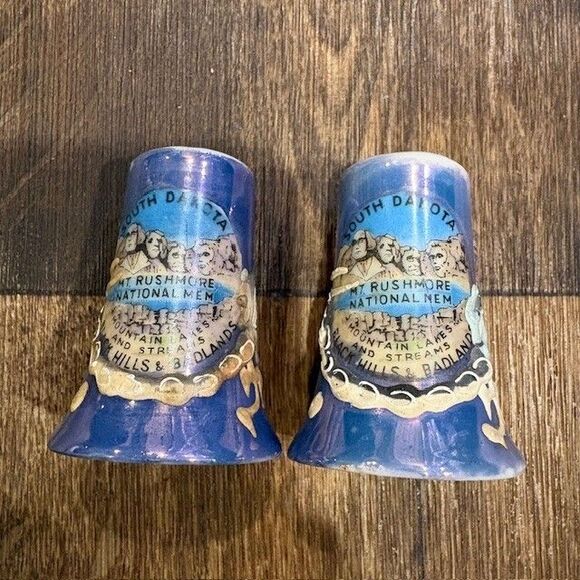 Vintage South Dakota Mt Rushmore Black Hills Salt and Pepper Shaker Set - Picture 7 of 7